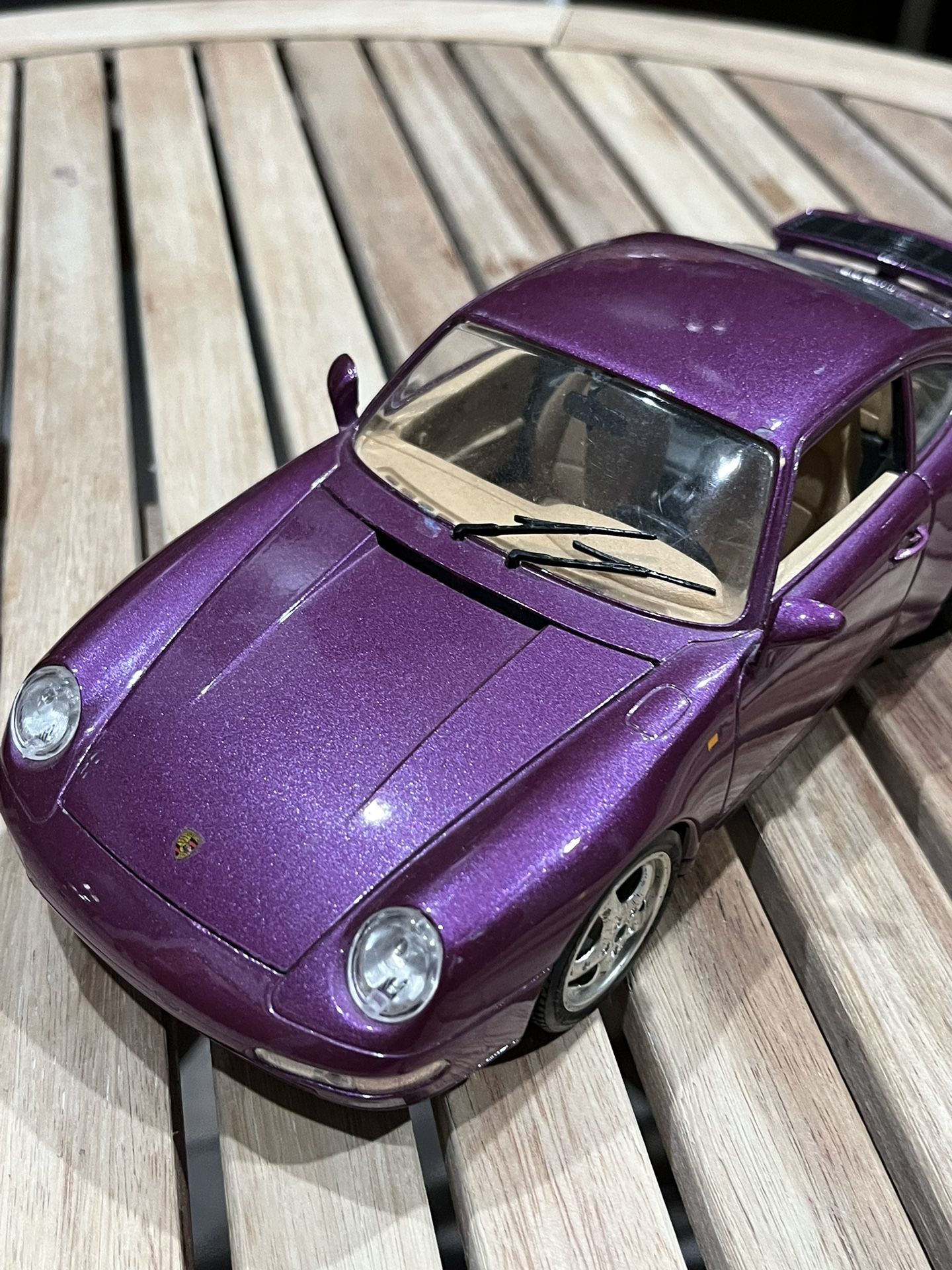 Porsche 911 1993 Carrera 1:18 Burago executive 993 Purple Spoiler