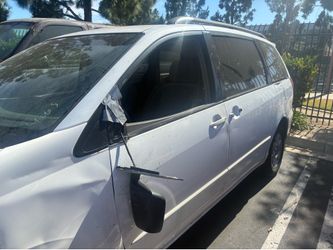 Parting out Toyota Siena 2004-2006 parts