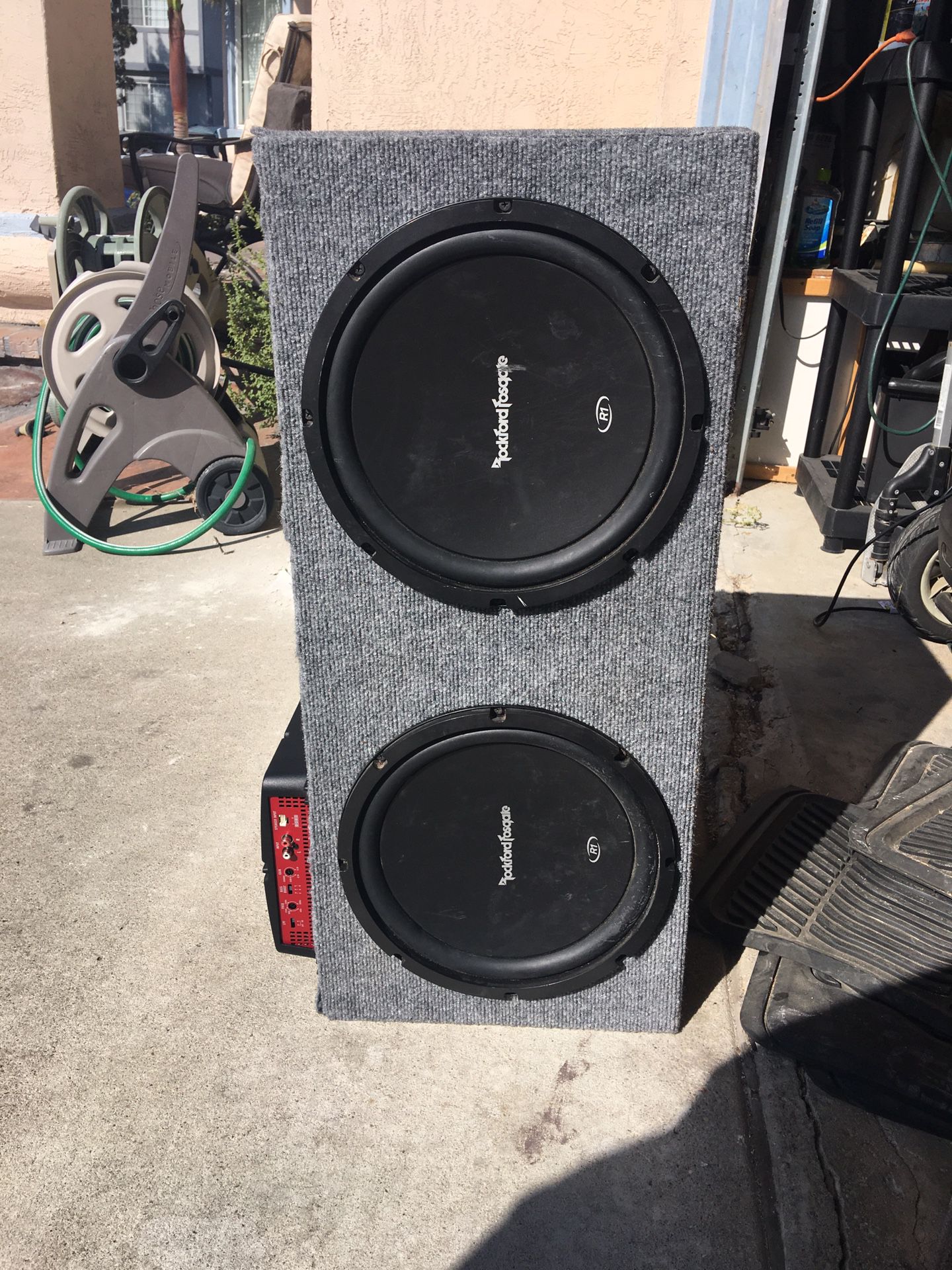 Rockford fosgate R1’s 12 inch subwoofers in box !