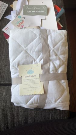 Mini crib mattress protector