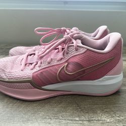 Nike Sabrina Size 8 Women’s $40 