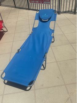 Massage table
