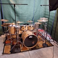 DW Performance Series Natural Lacquer 4pc.