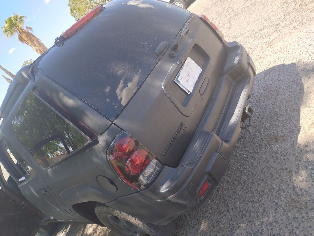 Black Chevy Trailblazer 05'