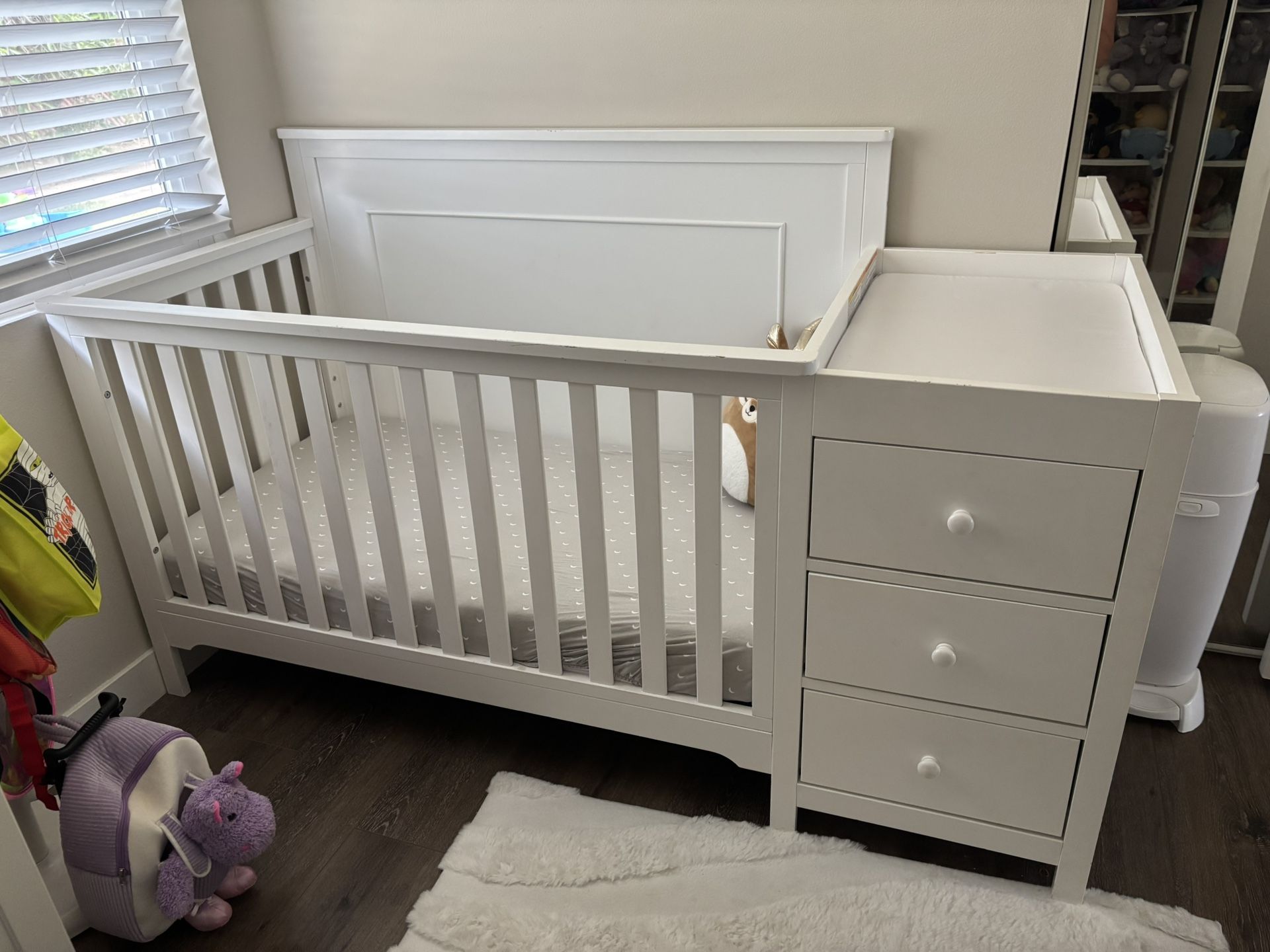 Carters by DaVinci Dakota 4-in-1 Standard Convertible Crib and Changer