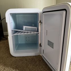 Coolio Mini Fridge 