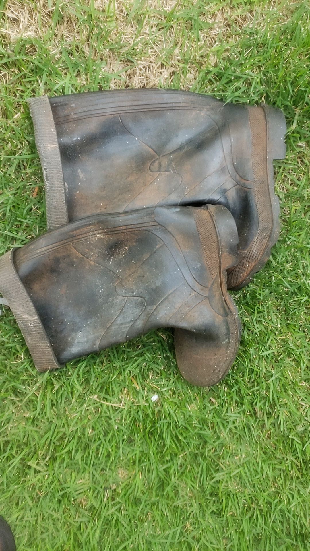 Rain boots size 8