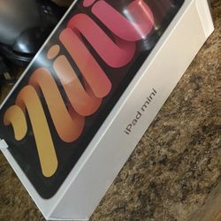 Brand new iPad Mini 6th Gen  225$