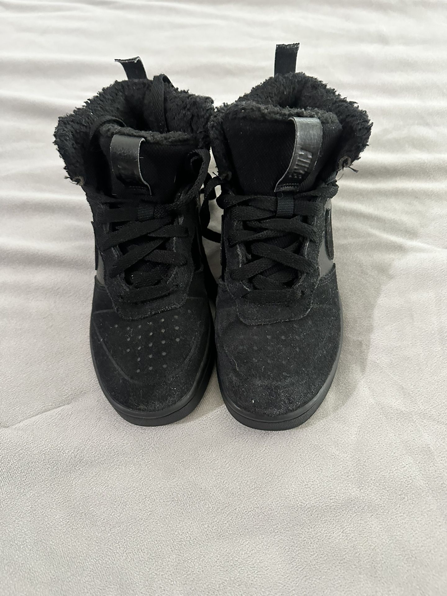 Nike Court Borough Size 2 Y