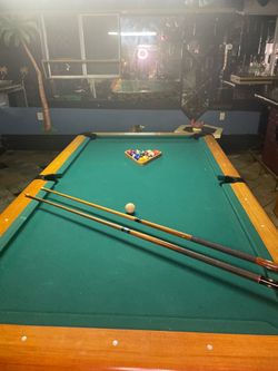 PRICED TO MOVE: 8ft "Chicagoan" Pool Table Set – Must Go This Weekend!