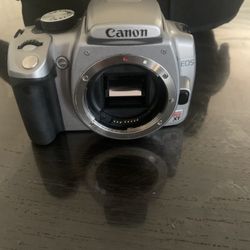 Canon EOS Rebel XT Digital SLR  Camera in Silver, With 18-55mm Zoom Lens.
