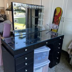 Makeup Mirror And Vanity 