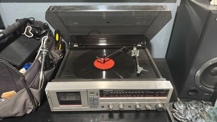 Vintage Panasonic stereo/record player w/ built in amplifier
