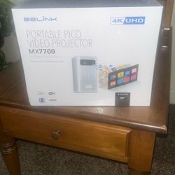 portable video projector 4k uhd link