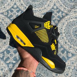 Jordan 4 Thunder - Size 11