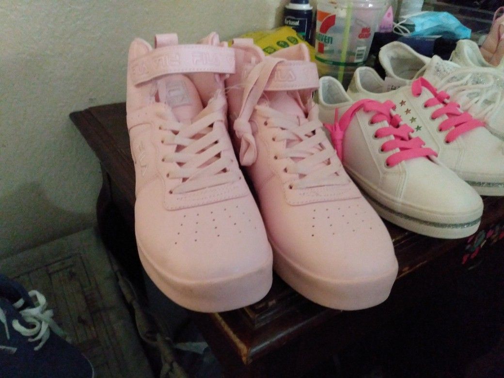 Woman's Size 10 Fila High tops Pink
