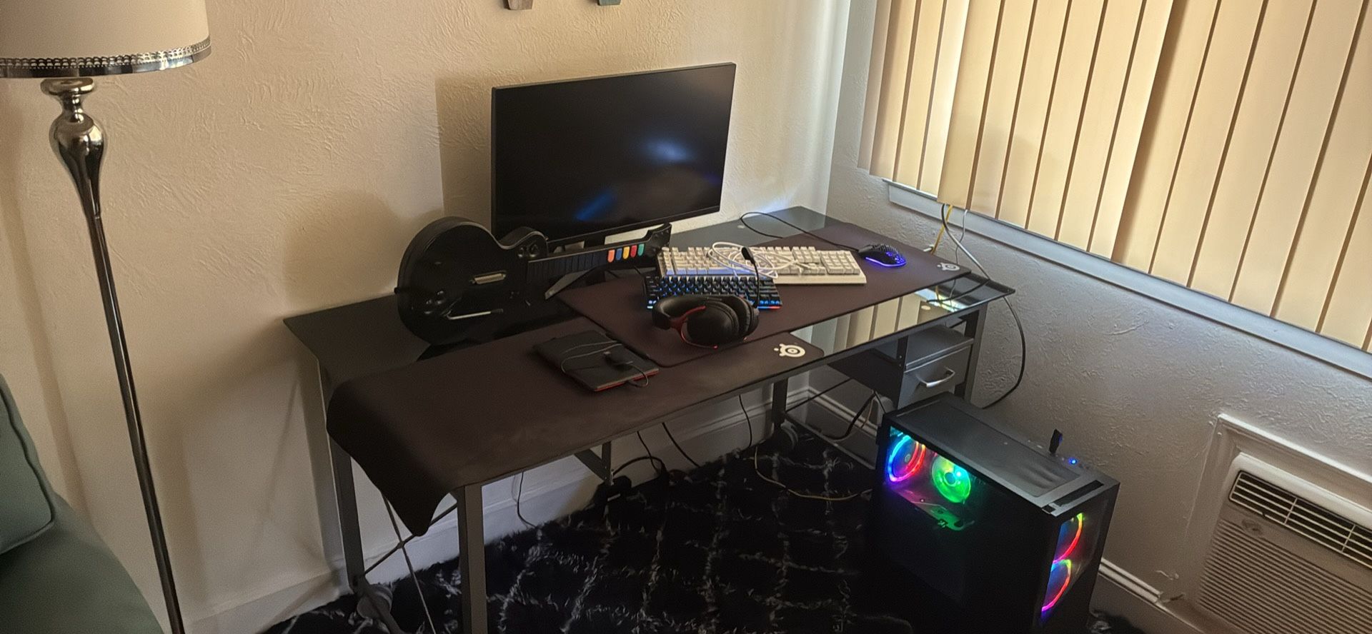 ENTIRE GAMING SETUP (INCLUDES MONITOR, HEADSET, 2 KEYBOARDS, 2 MOUSEPADS, GUITAR HERO USB AND TABLET