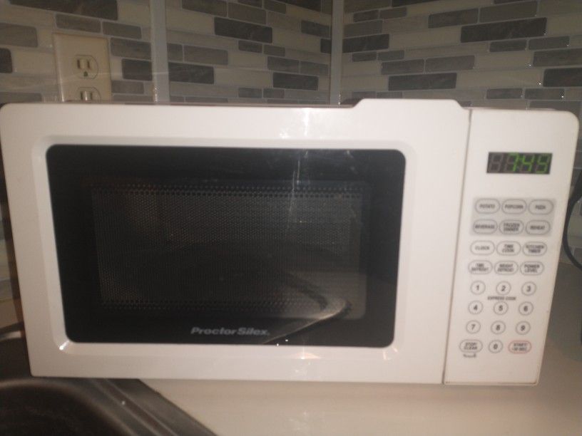 Like New Microwave Oven