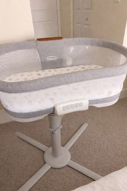 HALO BassiNest Luxe Swivel Sleeper