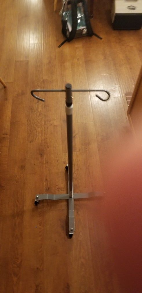 Drive 13033SV IV Pole 2-hook w/4-legs On Wheels