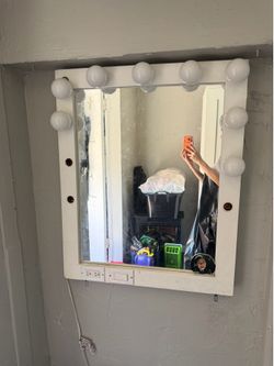 Vanity mirror