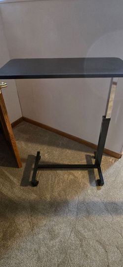Adjustable bedside table