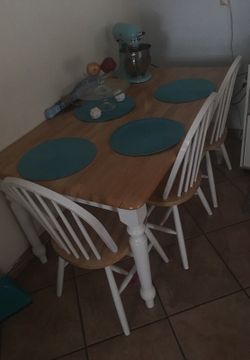 Kitchen table with three chairs good condition