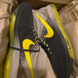 Size 9.5 Nike Zoom All Out Flyknit 