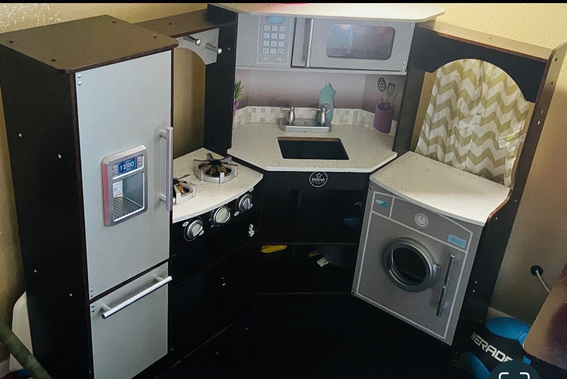 Kids Play Kitchen