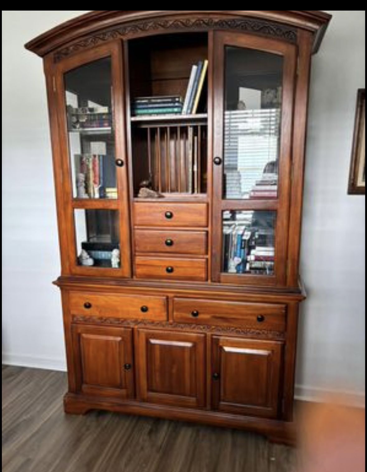 2 Piece Dining Room Hutch/buffet That Comes Apart