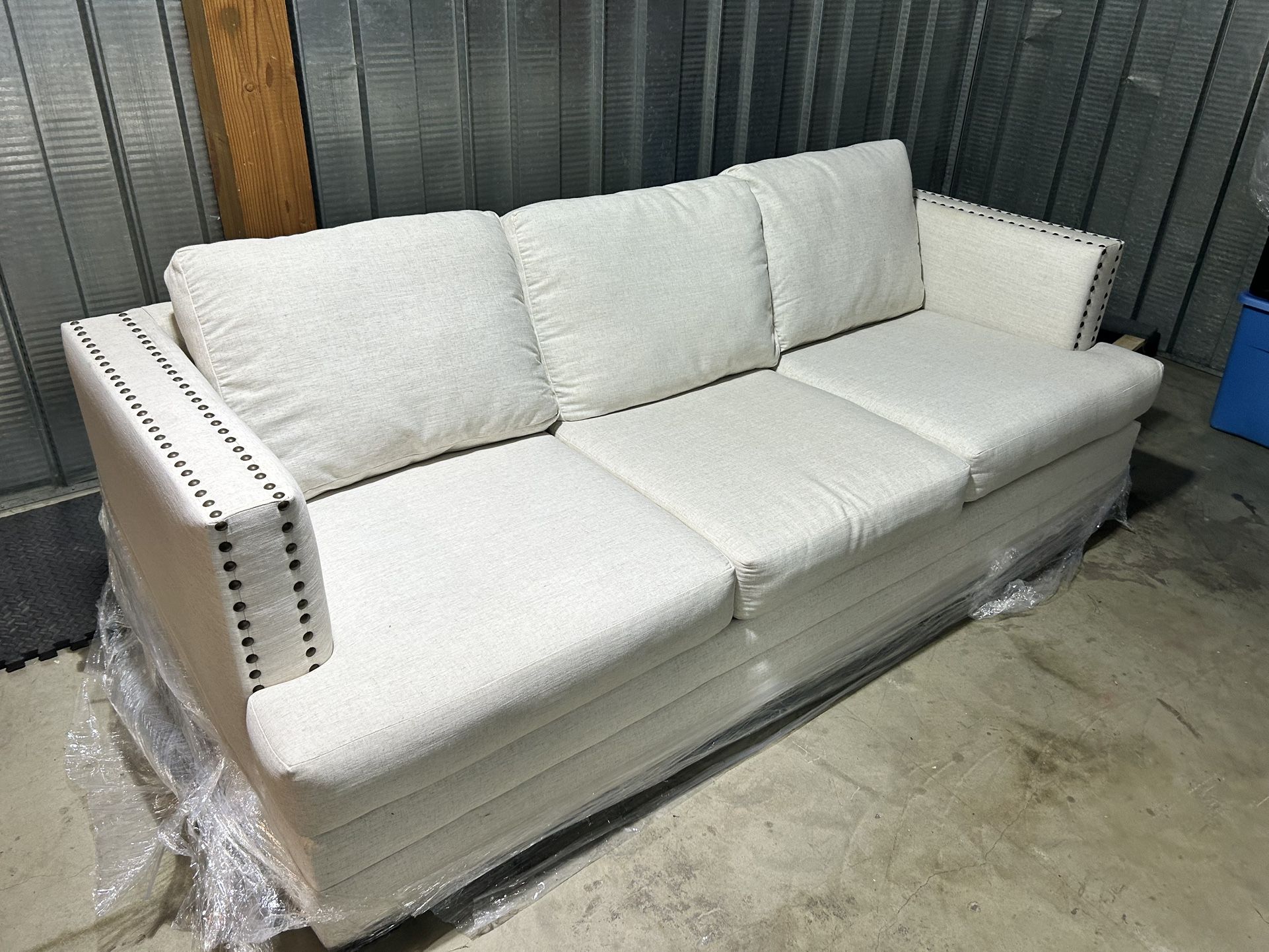 Living Spaces Kiara sofa 90”