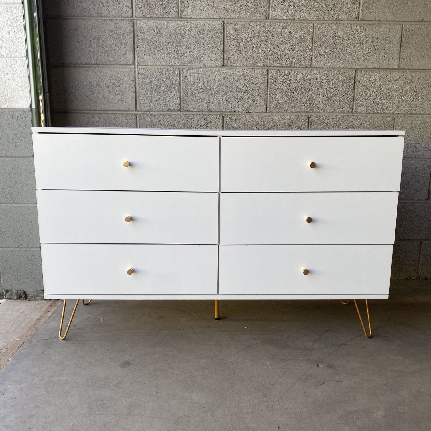 white dresser gold hardware Homfa 6 Drawer Double for Bedroom, Handle Drawer Ch myhomfa Add fresh character to your room with this bright white wide dresser grounded by metallic gold accents White 6 Drawer Dresser w/Gold