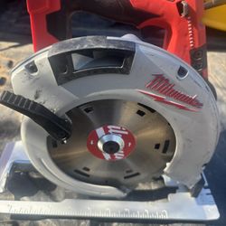 Milwaukee M18 18V Lithium-Ion Brushless Cordless 7-1/4 in. Circular Saw (Tool-Only)