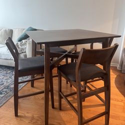 BUY QUICKLY! Almost Perfect Quality Wood High Top Table w/ 4 Chairs