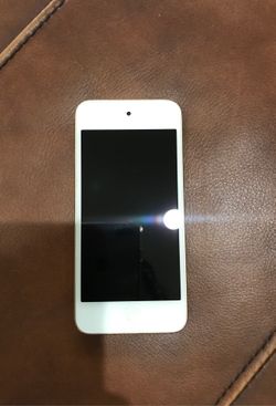 ipod 5th generation, color Gold with the case included. Excellent condition.