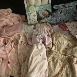 Ropa de bebé / Box of baby girl clothes