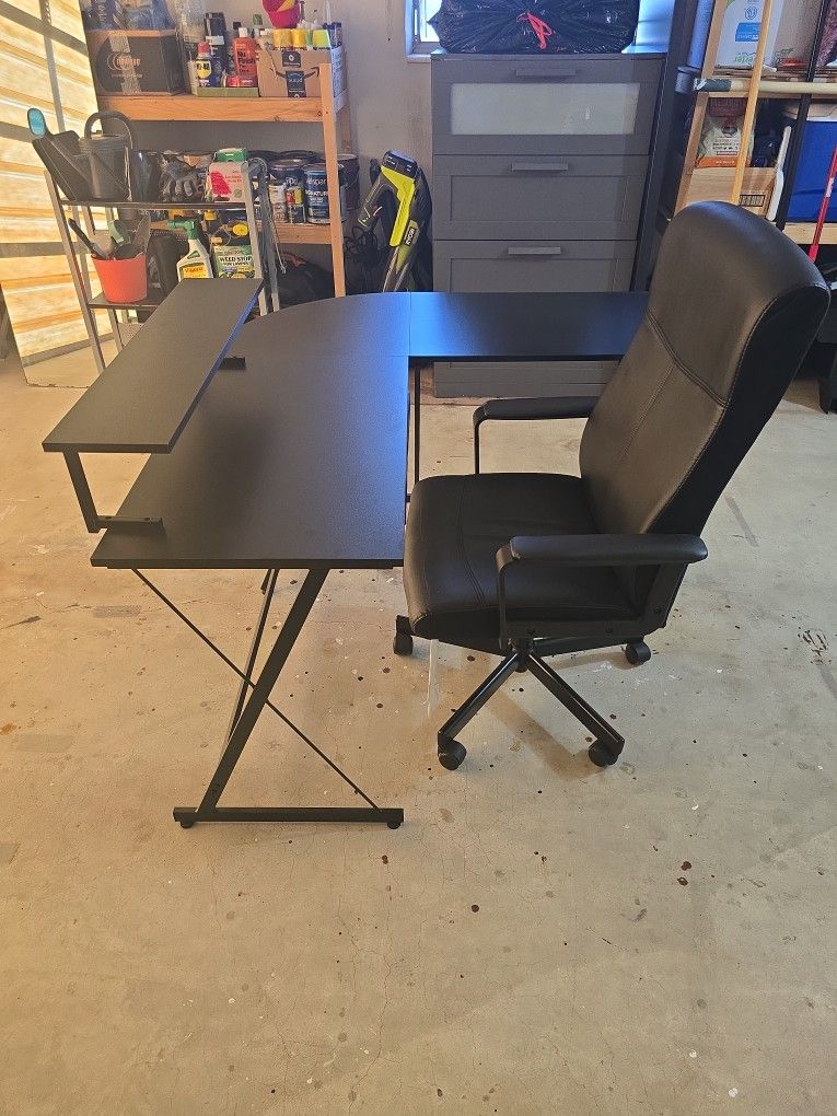 Corner Computer Desk with Chair