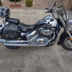 2001 Suzuki Intruder 800