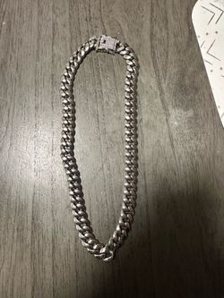 Silver Cuban link 18 inches (stainless steel)