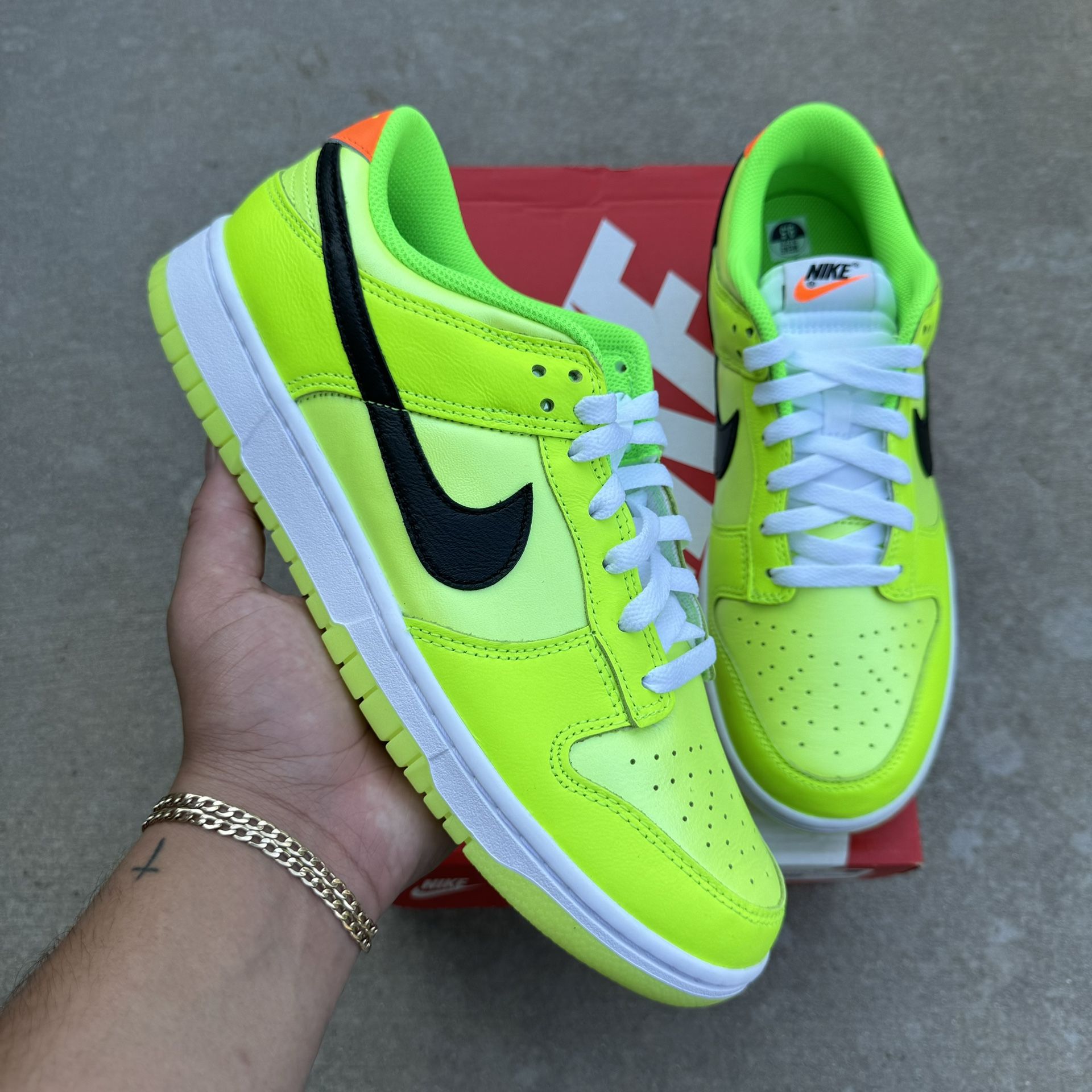 Nike Dunk Low Grinch Men’s Size 9 (BRAND NEW)