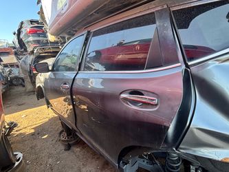 2020 Nissan Rouge Doors