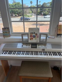 I am selling my Yamaha Piano Keyboard