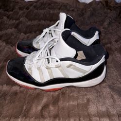 Jordan low 11 Retro Low Concord Bred Size 10.5