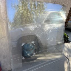 Plexiglass 4 Ft By 4 Ft And 1/4 In Tickness Used Panel