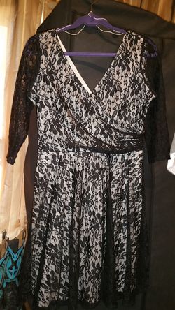 New Maggy London black lace dress with tan under liner (sz.med)NWOT