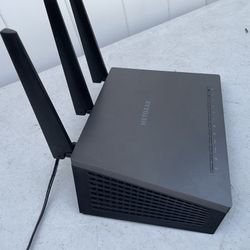 Like New , Netgear Modem Model R 7000 Retail Price $260