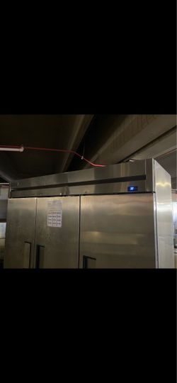 True triple door fridge