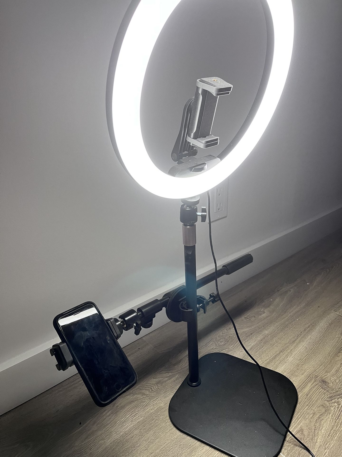 Tabletop Ring Light With 2 Phone Holders - Light & Height Adjustable