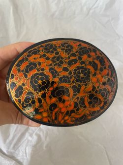 Vintage Kashmiri Papier-Mâché Trinket Box – Hand-Painted Floral Motif