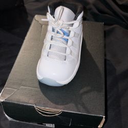 Jordan 11 retro white legrnd blue black 7c